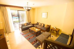 A seating area at Marina Residence Suites Port Ghalib