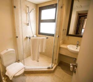 A bathroom at Marina Residence Suites Port Ghalib