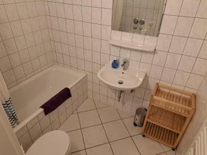 Koupelna v ubytování Apartmenthaus Hartl + 37 fotografií