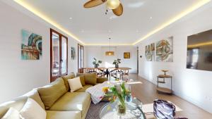 a living room with a couch and a table at Celenque in Madrid