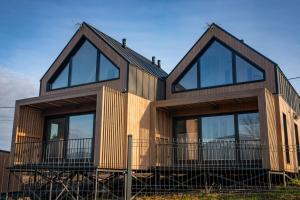 Φωτογραφία από το άλμπουμ του Beskid Sielski - klimatyczne domki w Lipowej z widokiem na góry i sauną - Dream Apart σε Ζίβιετς