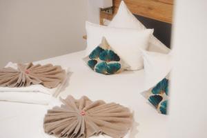 a group of pillows sitting on top of a table at Outlet Hotel in Metzingen