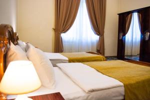 Voodi või voodid majutusasutuse George Hotel toas