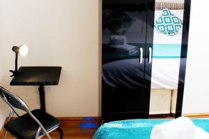 TV a/nebo společenská místnost v ubytování Four Bedroom House By Beds Away Short Lets & Serviced Accommodation Oxford With Free Parking & Garden Access