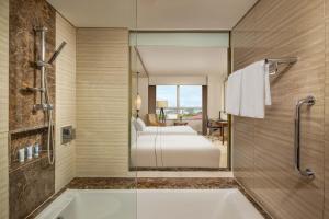 Koupelna v ubytování Melia Hanoi