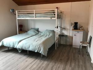 Postel nebo postele na pokoji v ubytování La Pause Vélo gite d'étape