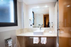 Koupelna v ubytování Hotel Palau de Girona + 37 fotografií