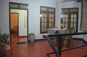 a dining room with a table and chairs at Sea Breeze Inn Talalla in Talalla