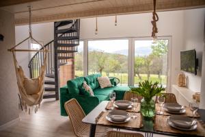 Φωτογραφία από το άλμπουμ του Beskid Sielski - klimatyczne domki w Lipowej z widokiem na góry i sauną - Dream Apart σε Ζίβιετς