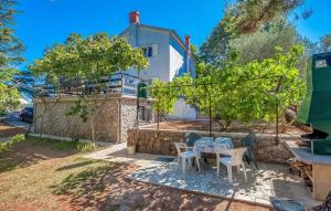 Κήπος έξω από το House Sepic by EL-PI TOURS