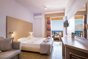 A bed or beds in a room at Atlantis Hotel