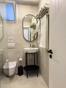 Koupelna v ubytování L’Hotel Tirana