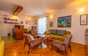 Χώρος καθιστικού στο House Sepic by EL-PI TOURS