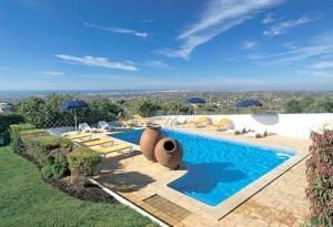 Baseinas apgyvendinimo įstaigoje Marvellous Algarve Villa - 9 Bedrooms - Villa Boliqueime Gran - Outstanding Far-Reaching Views arba netoliese