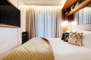Posteľ alebo postele v izbe v ubytovaní CARD Hôtel