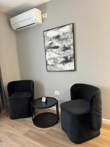 Posezení v ubytování L’Hotel Tirana