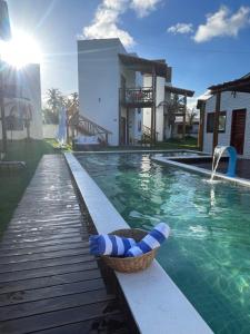 a swimming pool with a basket in front of a house at Kanto do Chico in Icaraí