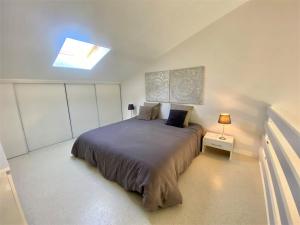 Posteľ alebo postele v izbe v ubytovaní Charmant Duplex Quartier de la Chaume - 4 pers