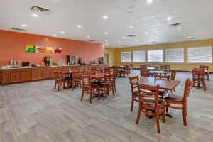 Restaurace v ubytování Suburban Studios Gainesville
