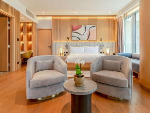 Χώρος καθιστικού στο Rixos Premium Qetaifan Island North