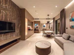 Μια τηλεόραση ή/και κέντρο ψυχαγωγίας στο Rixos Premium Qetaifan Island North