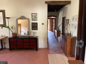 Foto dalla galleria di Farmhouse with pool in the Chianti a Montefiridolfi
