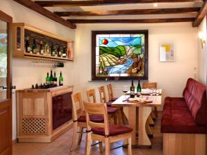 Restaurant o iba pang lugar na makakainan sa Holiday winery Andrae-Goebel