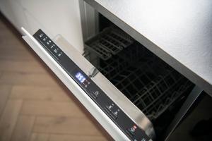 an open oven door with black racks in it at Holiday Inn 48 Oisterwijk # Hygiëne # Airport Eindhoven # Airco # Bosrijk # Hiking & Biking # Efteling # Safaripark in Oisterwijk