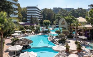 Der Swimmingpool an oder in der Nähe von Dionysos Hotel
