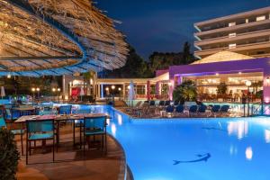 Der Swimmingpool an oder in der Nähe von Dionysos Hotel