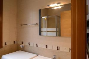 Et badeværelse på Apartamentos el Rincon de Limes