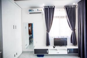 TV a/nebo společenská místnost v ubytování HOTEL & APARTMENT VY VAN