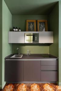 a kitchen with a sink and a microwave at Broggi 22 in Milan