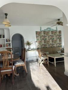 Posezení v ubytování Chalet a 100m de la playa en El Puerto