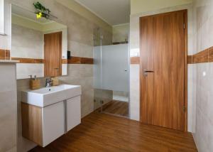 A kitchen or kitchenette at ABG House Ecser
