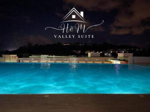 Bazén v ubytování H&M Valley Suite - Pool View nebo v jeho okolí