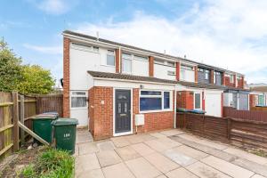 an exterior view of a house with a fence at Stylish Free Parking Spacious Leisure Contractor in Walsgrave on Sowe