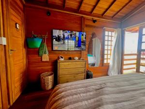 Μια τηλεόραση ή/και κέντρο ψυχαγωγίας στο Chalé Flor da Lua - Atins +44 φωτογραφίες