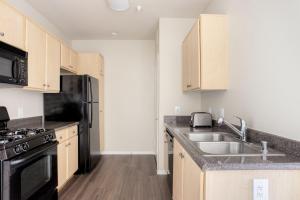 Una cocina o zona de cocina en Playa Vista 1br w spa pool nr hiking LAX-1122