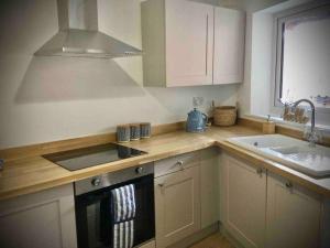 Køkken eller tekøkken på Abbey View Cottage