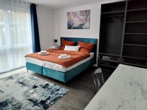a bedroom with a bed with orange pillows at Hotel Valley of Business Frankfurt-Airport - GREY LABEL PENTHOUSE in Hofheim am Taunus