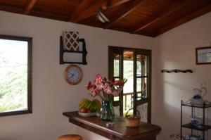 Zdjęcie z galerii obiektu Casa rural con Wifi y estupenda vista a la montaña en Hermigua w mieście Hermigua