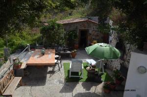 Zdjęcie z galerii obiektu Casa rural con Wifi y estupenda vista a la montaña en Hermigua w mieście Hermigua