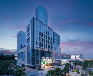 una representación de un edificio alto con muchas ventanas en EVEN Hotel Zhongshan City Center, an IHG Hotel en Zhongshan