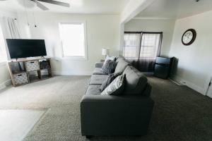 Seating area sa Great Location in Dayton! Updated 1 bedroom/bath.