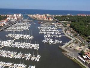 an aerial view of a marina with boats in the water at Maison Capbreton, 2 pièces, 4 personnes - FR-1-413-100 in Capbreton