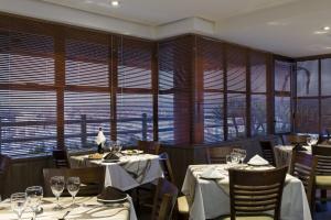 Restoran või mõni muu söögikoht majutusasutuses Piazza Navona Porto Alegre by Intercity