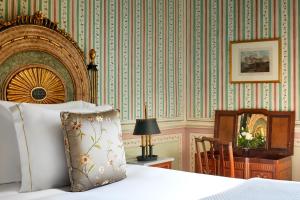Cama ou camas em um quarto em Valverde Sintra Palácio de Seteais - The Leading Hotels of the World