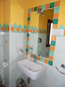 A bathroom at La Fattoria Delle Tartarughe