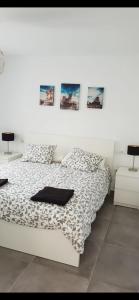 Posteľ alebo postele v izbe v ubytovaní Luxury Villa sea front Costa Teguise